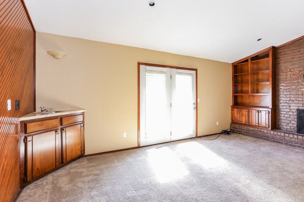 808 Waterview Rd - Photo 4 of 25