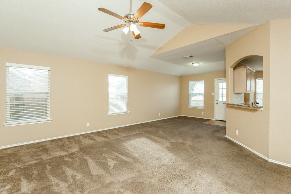 135 Woodstone Loop - Photo 4 of 16