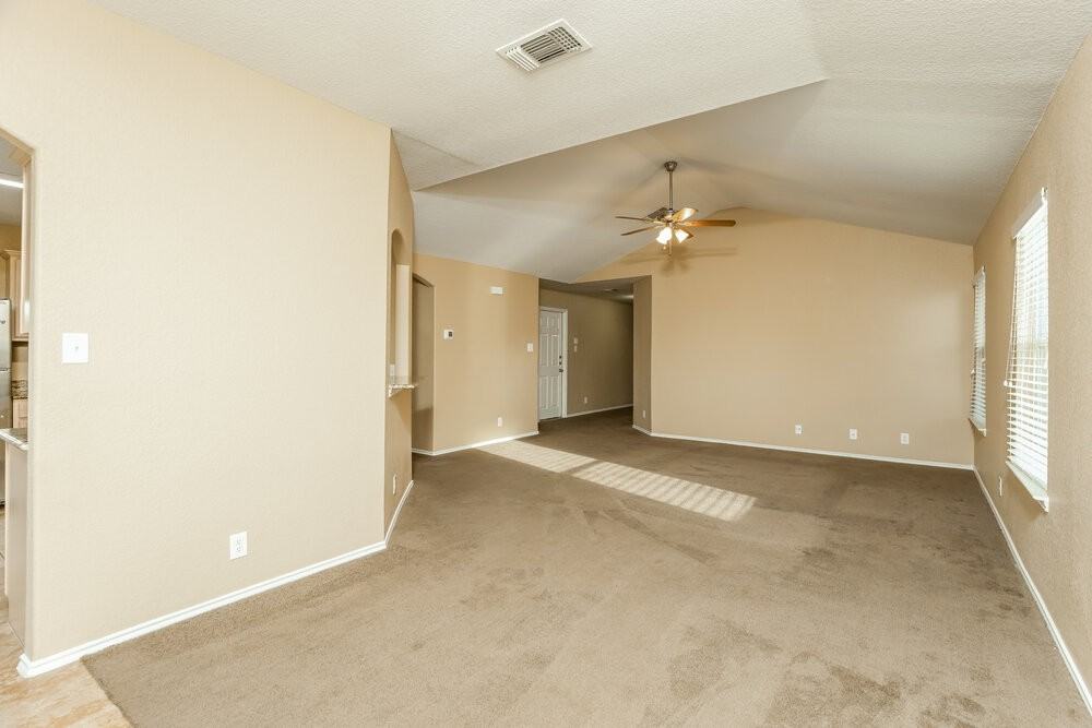 135 Woodstone Loop - Photo 5 of 16