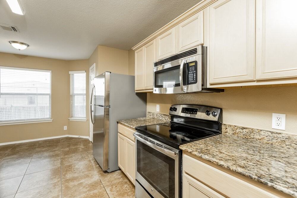 135 Woodstone Loop - Photo 7 of 16