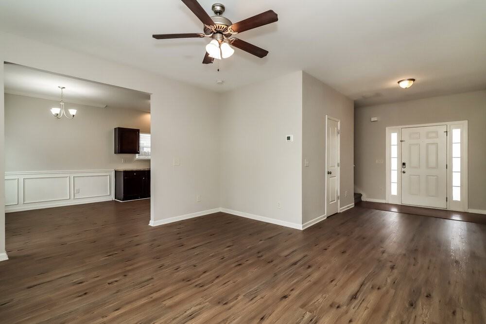 539 Hill Crest Cir - Photo 4 of 17