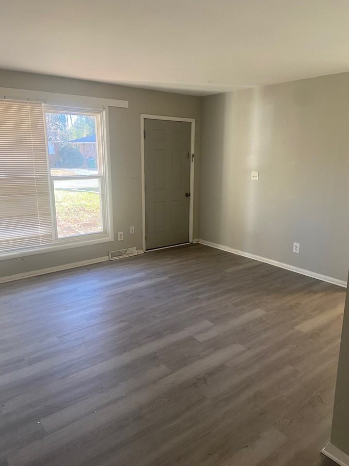 526 Blendwood Dr #1 - Photo 3 of 13