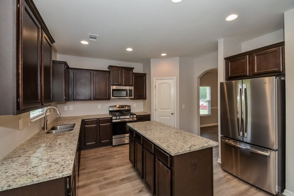 30 Calm Waters Ave - Photo 7 of 17