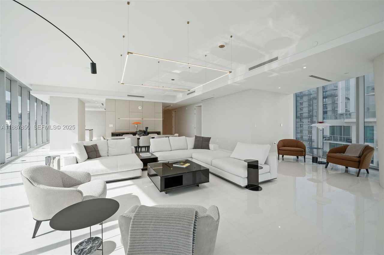 Biscayne Blvd Way & SE 2nd Ave - Photo 5 of 37