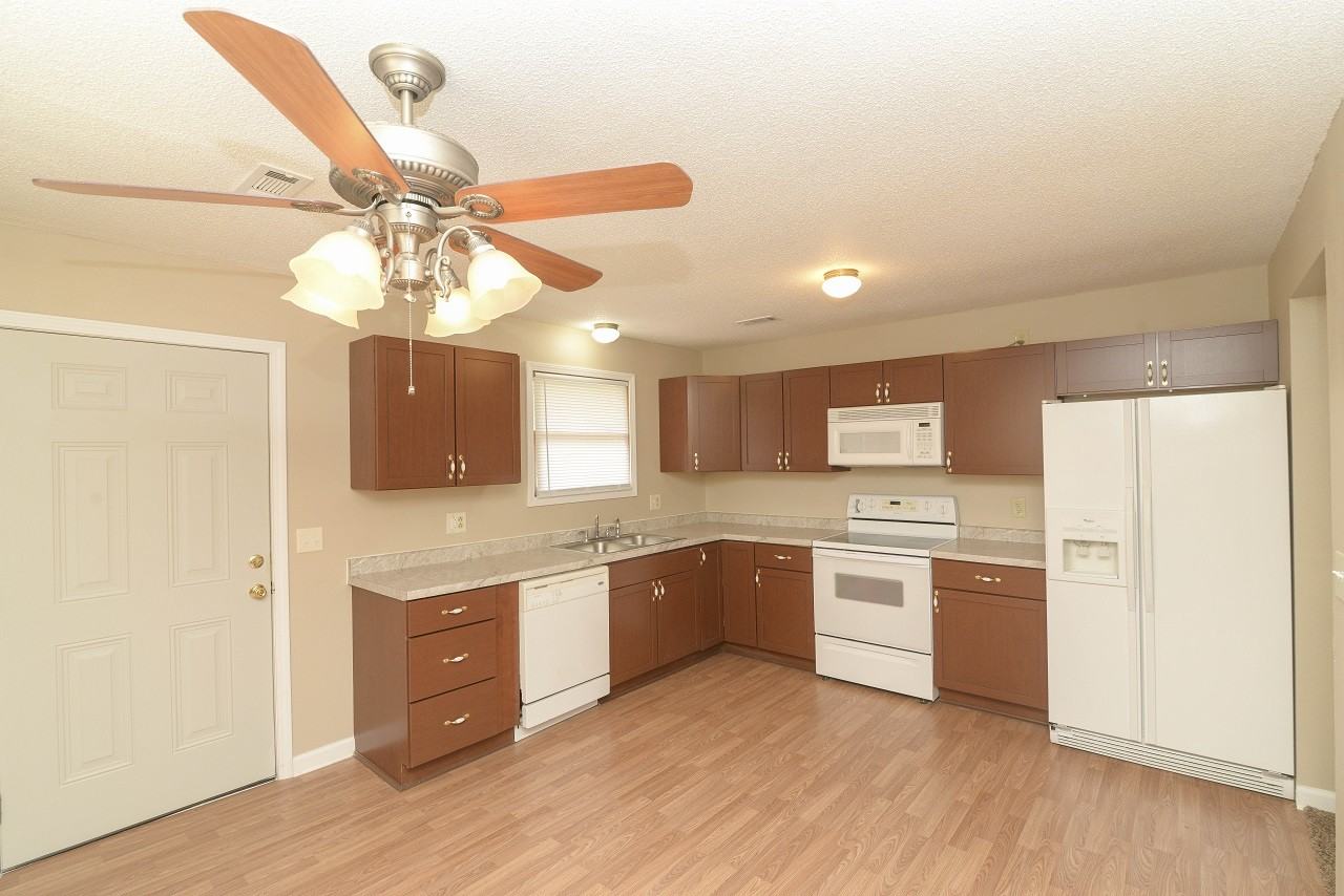 113 Dixie Gdns #A - Photo 3 of 14