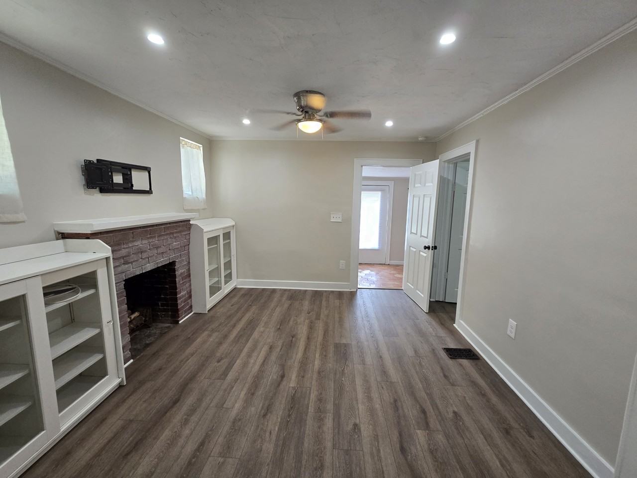 717 Illinois Ave #1 - Photo 5 of 14