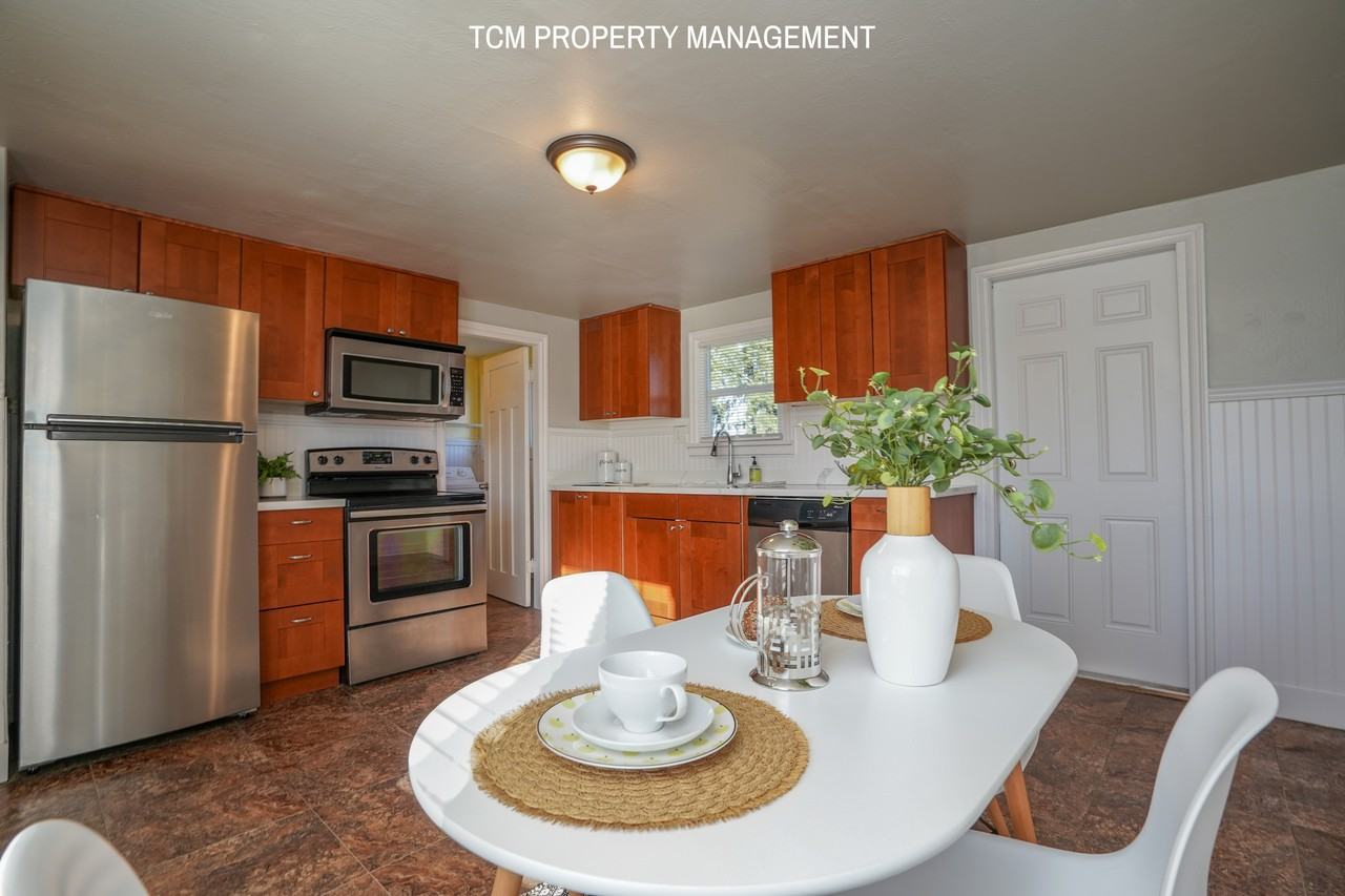 8437 S M St #NA - Photo 4 of 36