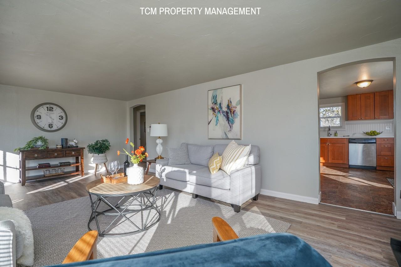 8437 S M St #NA - Photo 5 of 36