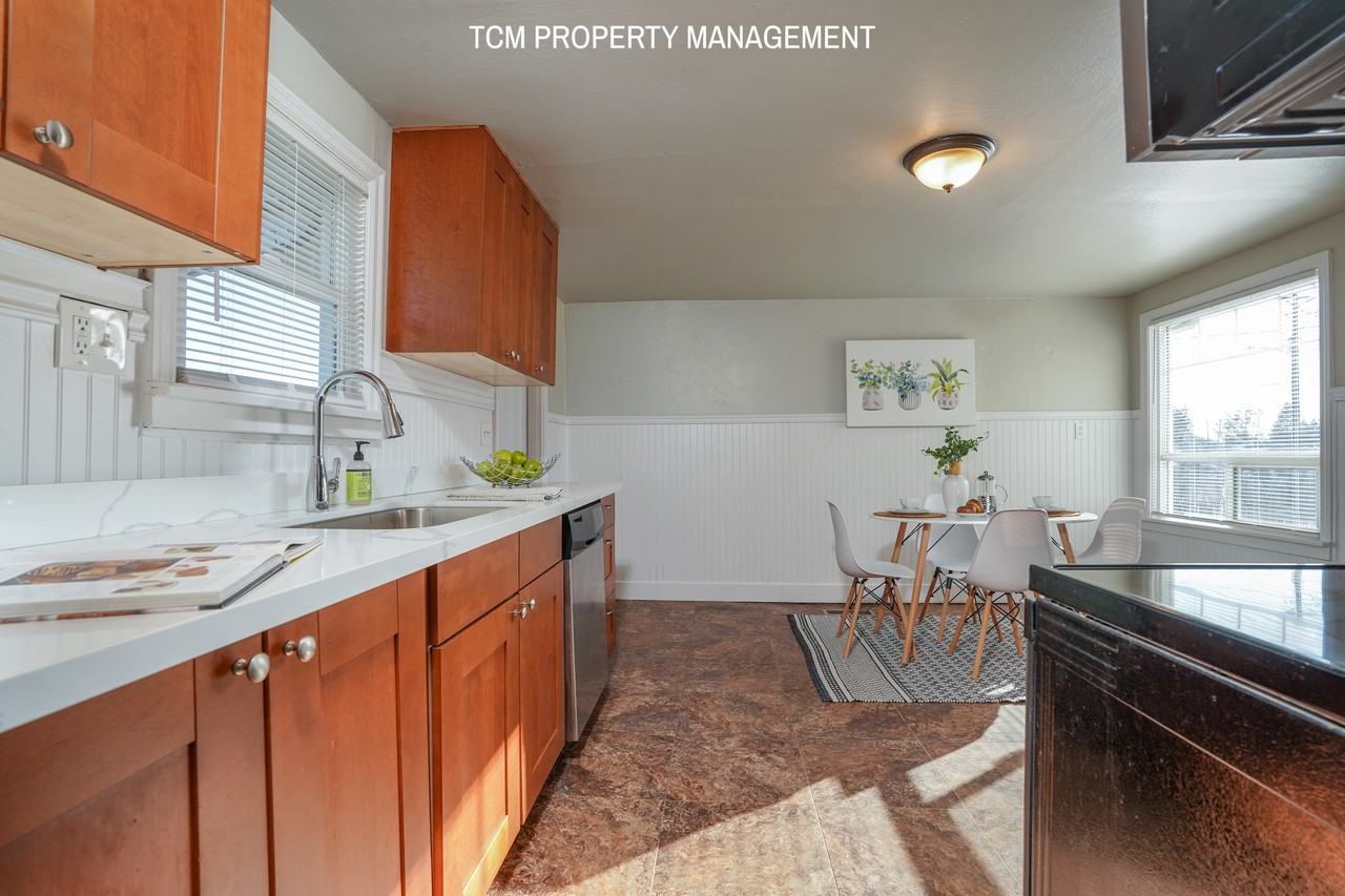 8437 S M St #NA - Photo 7 of 36