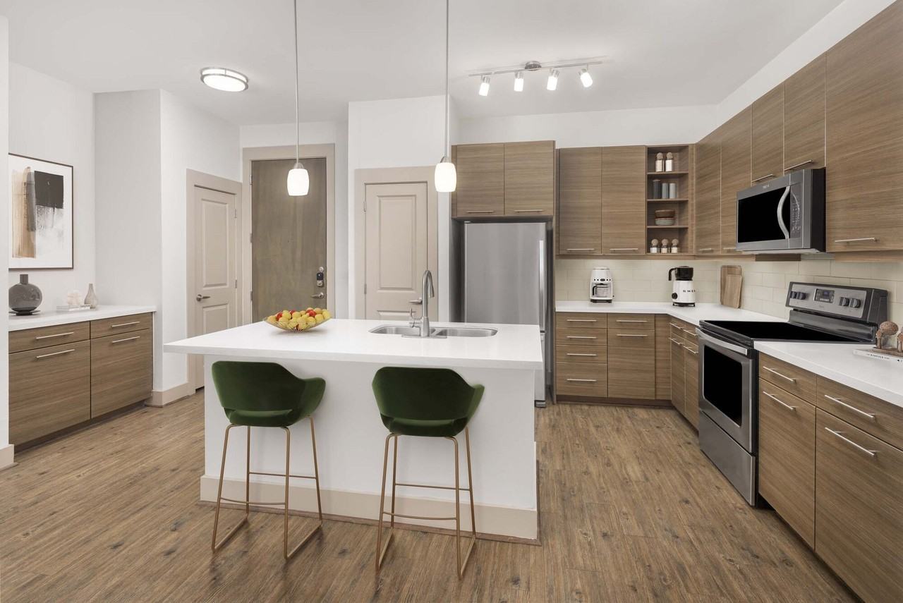 Camden Lincoln Station - Photo 2 of 48