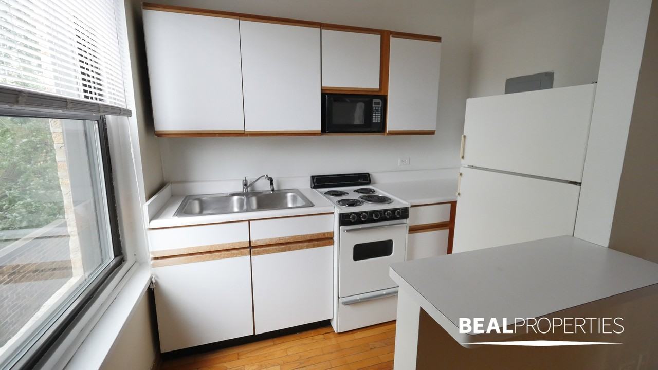 635 W Barry Ave - Photo 4 of 7