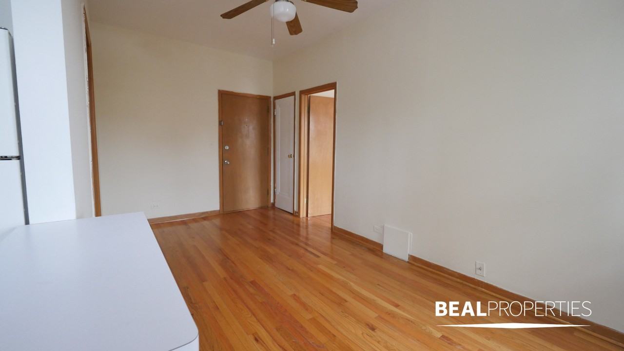 635 W Barry Ave - Photo 5 of 7