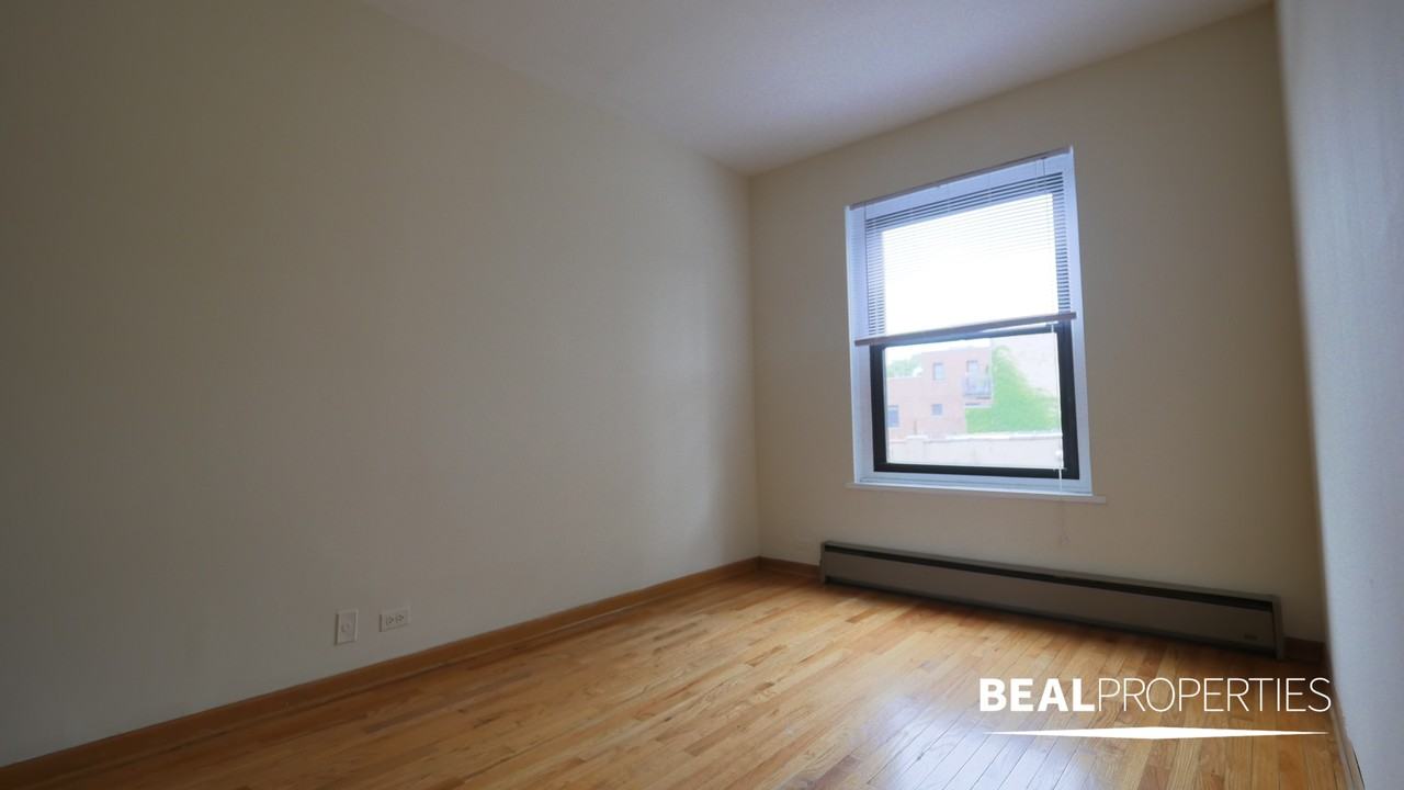 635 W Barry Ave - Photo 6 of 7