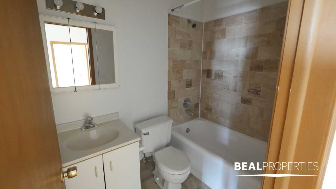 635 W Barry Ave - Photo 7 of 7