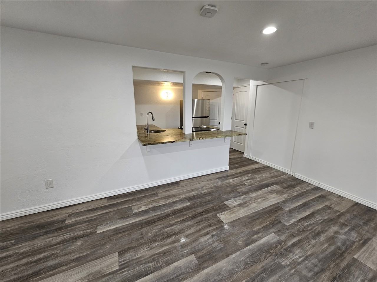 12974 S Kollman Ct - Photo 3 of 9