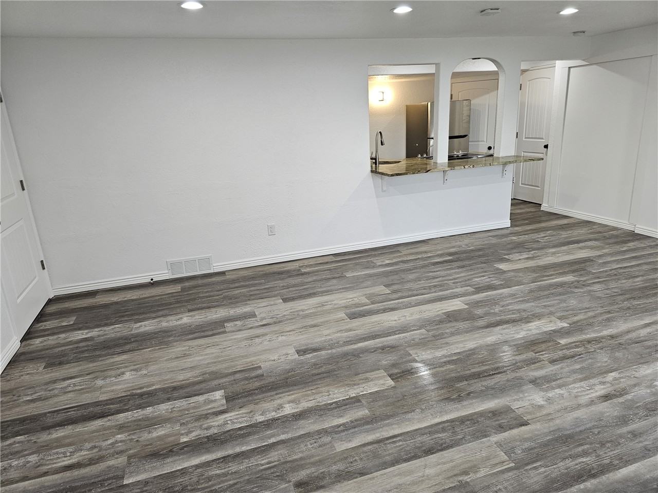 12974 S Kollman Ct - Photo 5 of 9