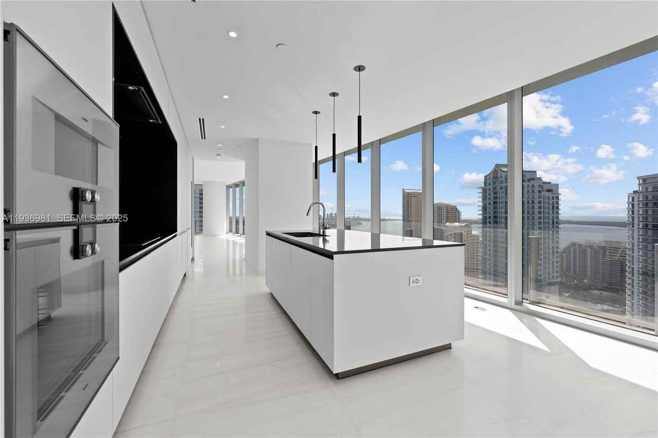 Biscayne Blvd Way & SE 2nd Ave - Photo 4 of 16