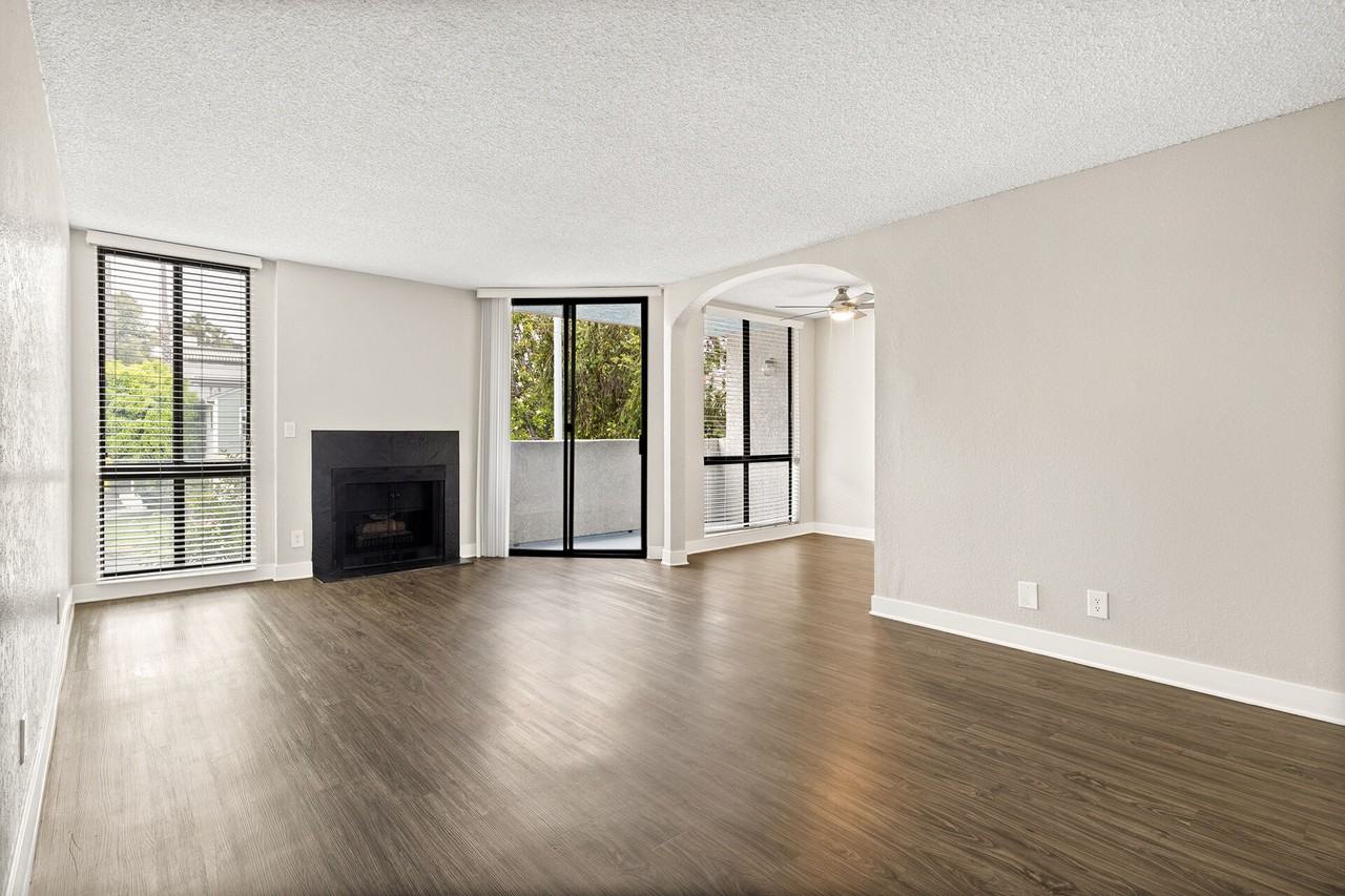 4250 Coldwater Canyon - Photo 3 of 20