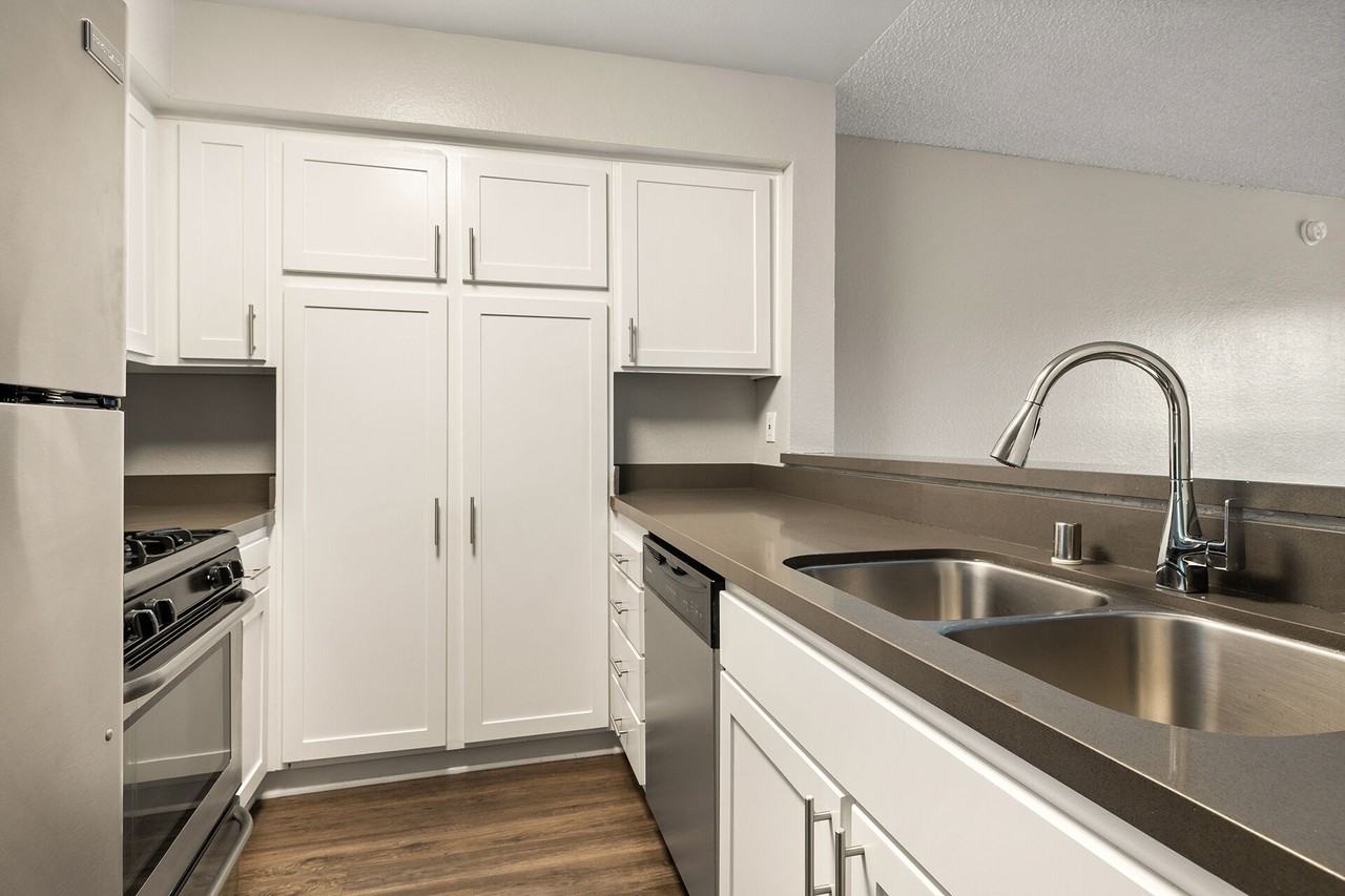 4250 Coldwater Canyon - Photo 4 of 20