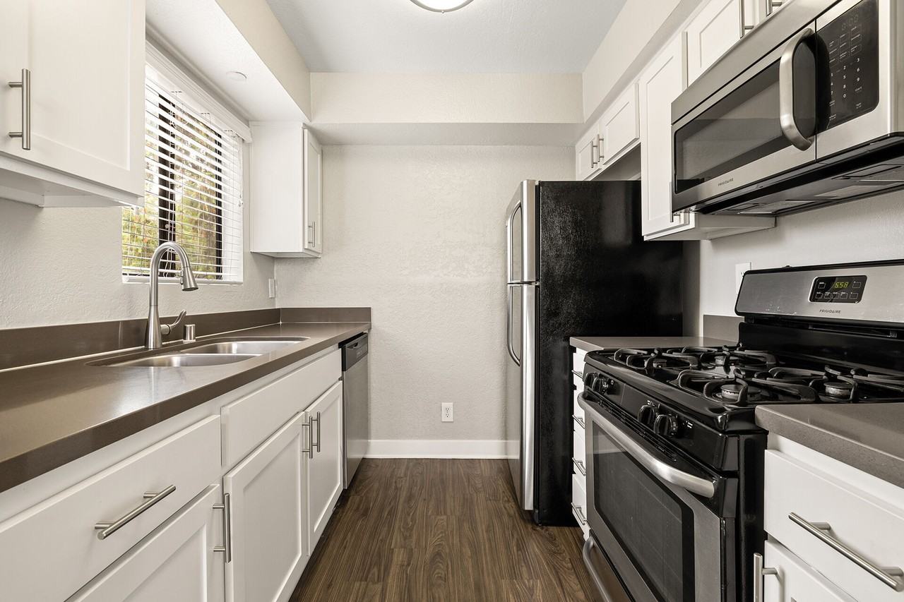 4250 Coldwater Canyon - Photo 5 of 20