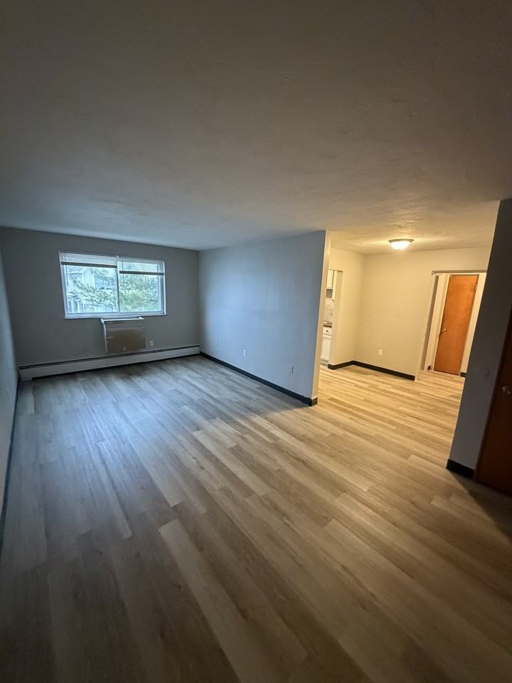 17731 Lake Shore Blvd #2 - Photo 5 of 13