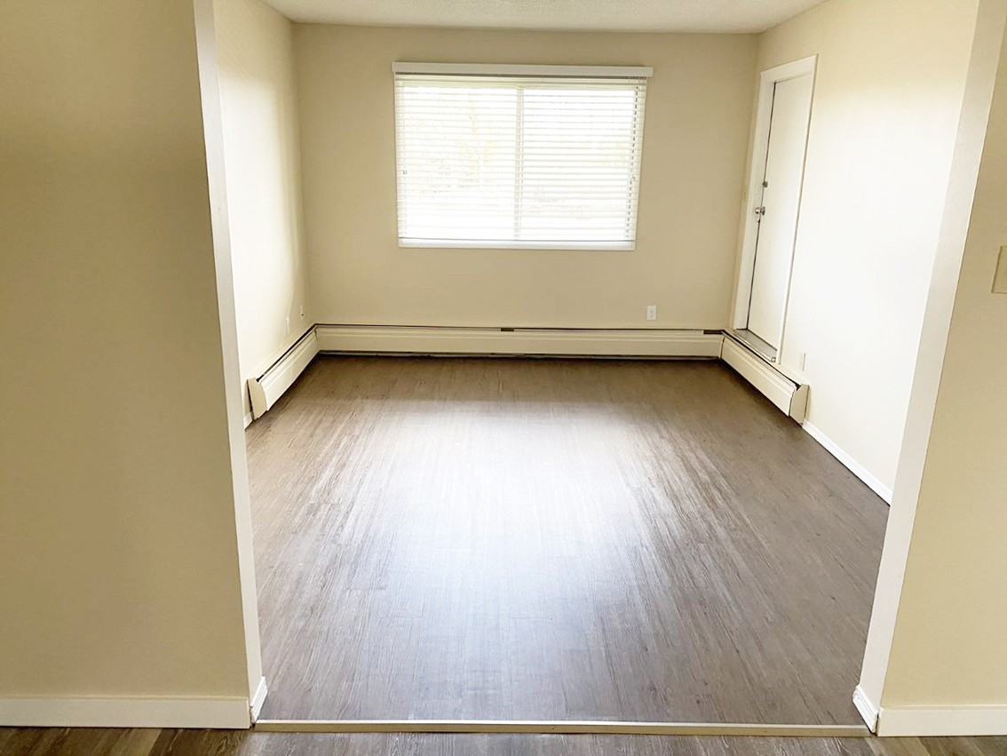 Capri Gardens - Photo 4 of 6