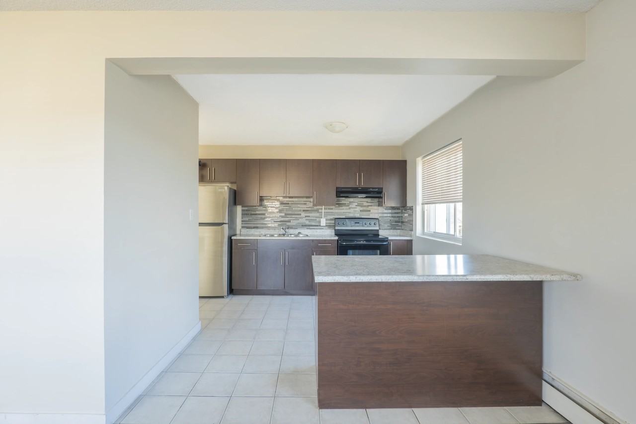 Alex Manor - Photo 6 of 43