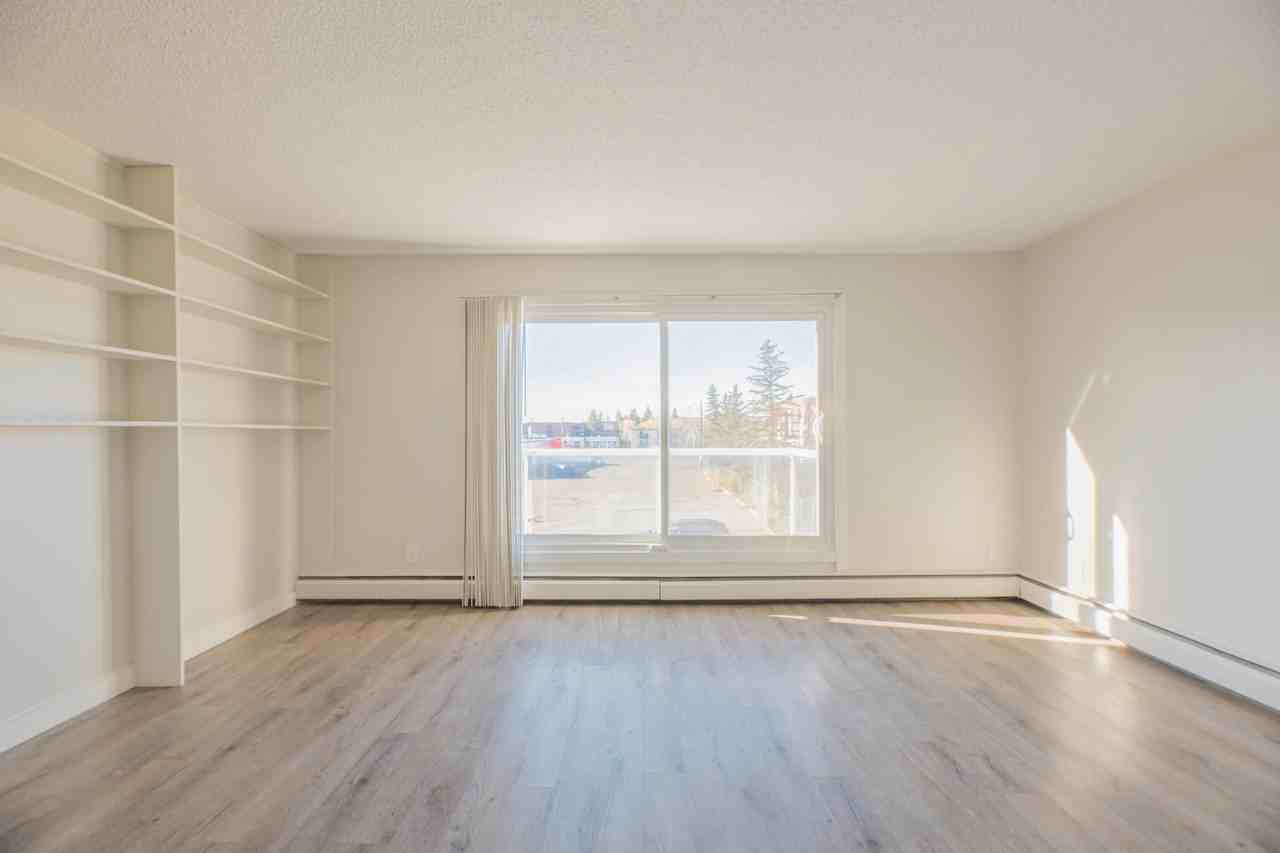 Mary Ann Manor - Photo 5 of 41