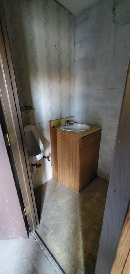 2270 Harper Road - C3rd storage are with garage door and office #C - Photo 6 of 12