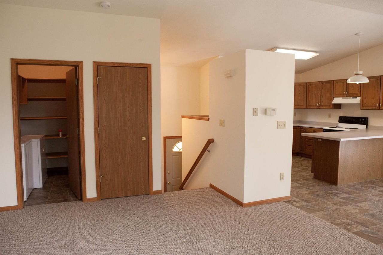 2920 S Cedar Ave #2920 - Photo 6 of 12