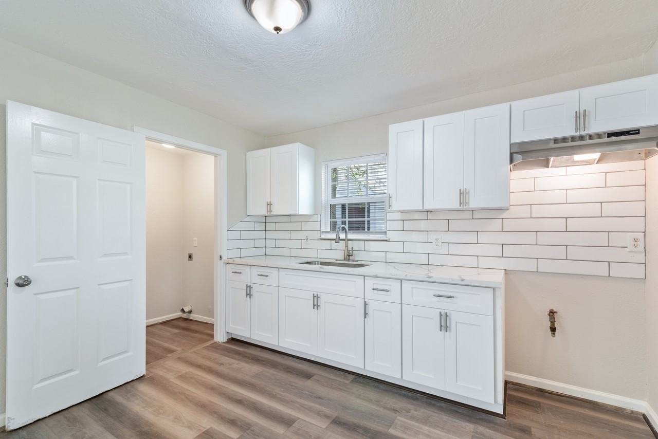 5825 Southurst St #H - Photo 7 of 24