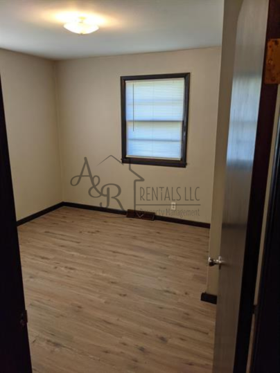 221 E 21st St #1 - Photo 3 of 11