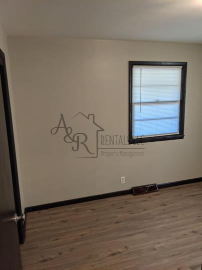 221 E 21st St #1 - Photo 4 of 11