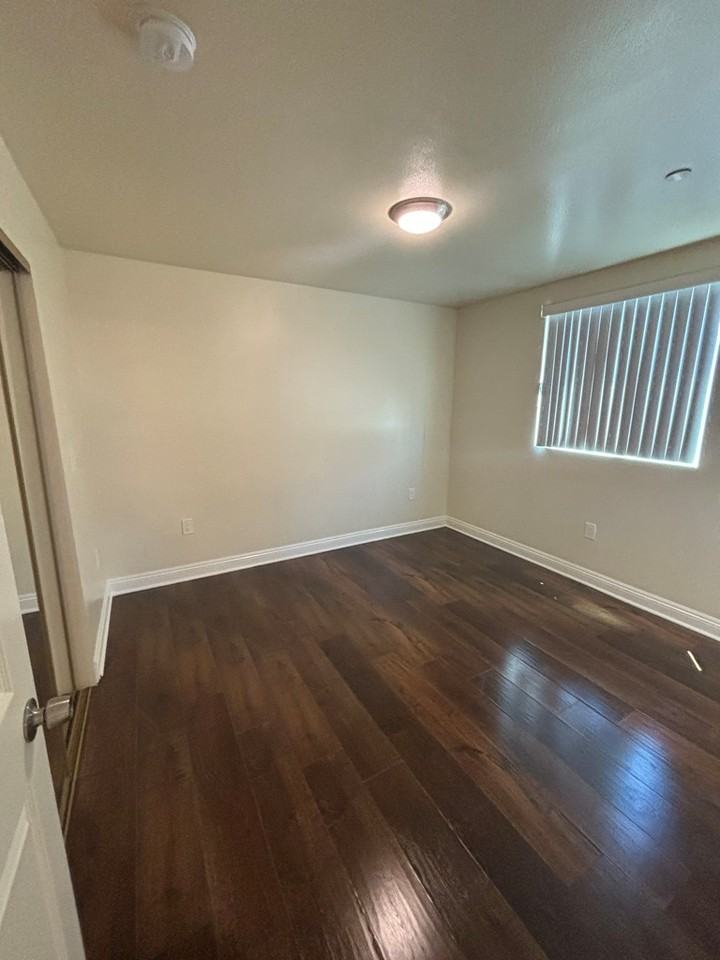 702 1/2 West 45th Street - Photo 7 of 10