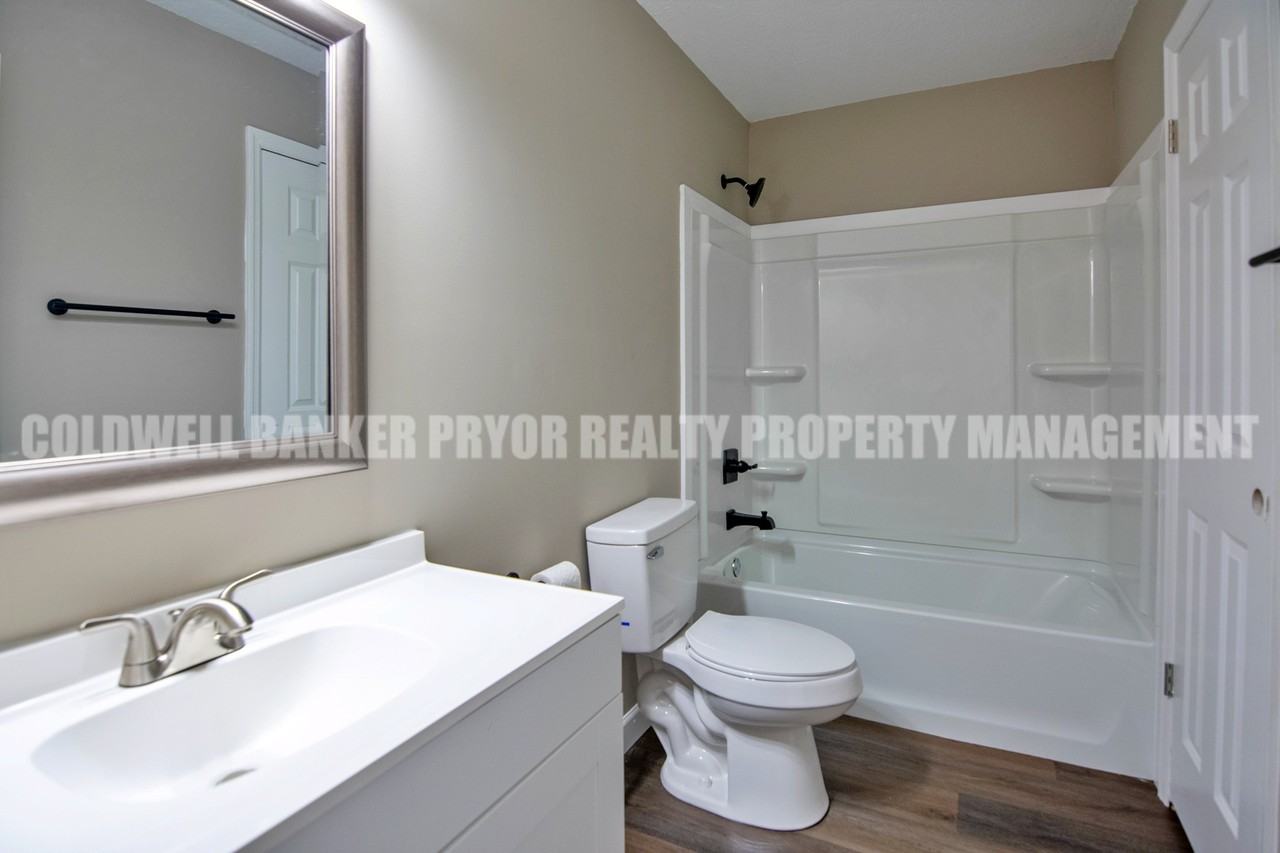 5722 Moody Sawyer Rd #B - Photo 6 of 17