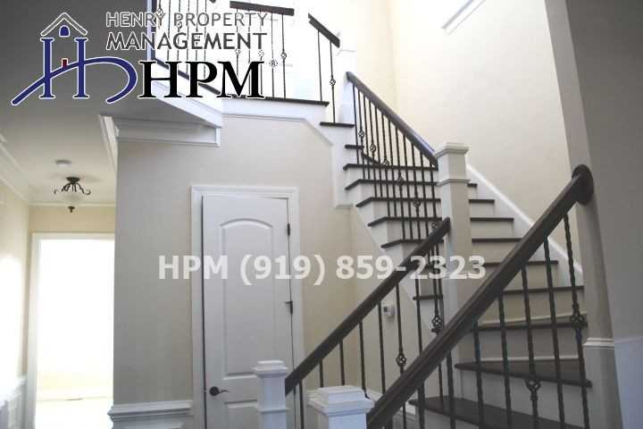 1908 Green Oaks Pkwy - Photo 2 of 16