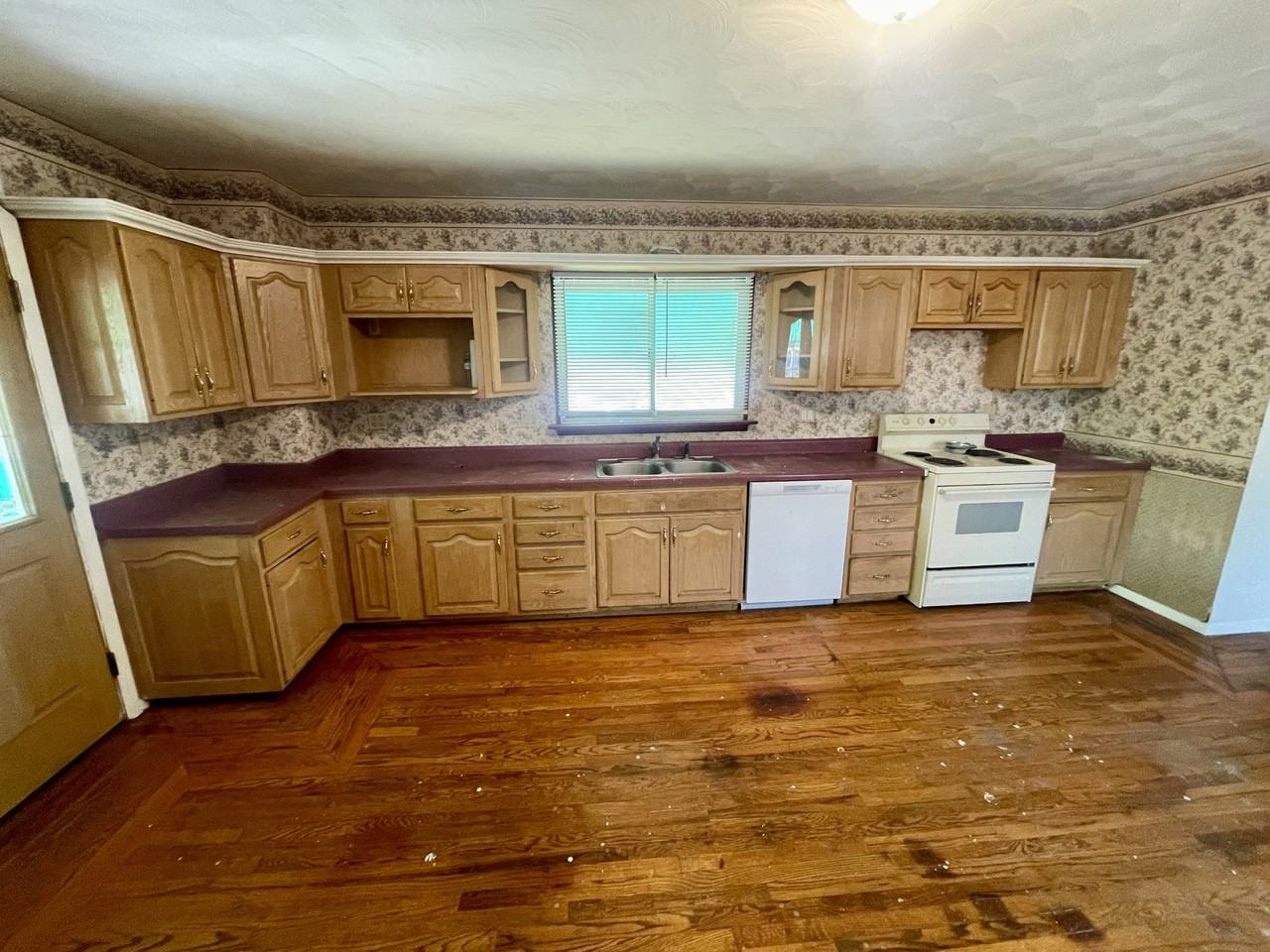 347 Midland Ave #1 - Photo 3 of 17