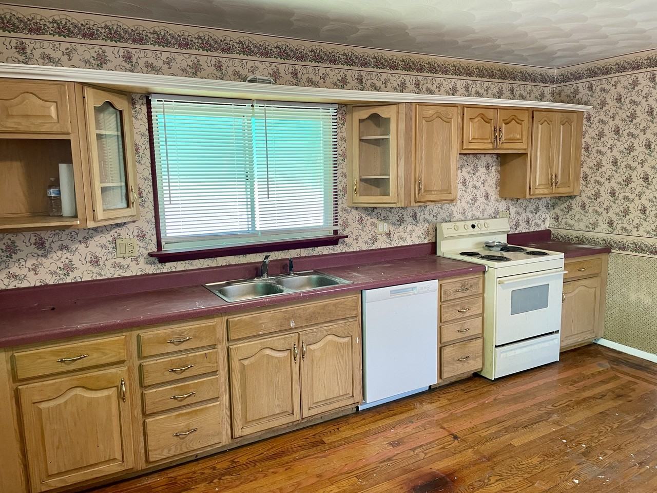 347 Midland Ave #1 - Photo 4 of 17