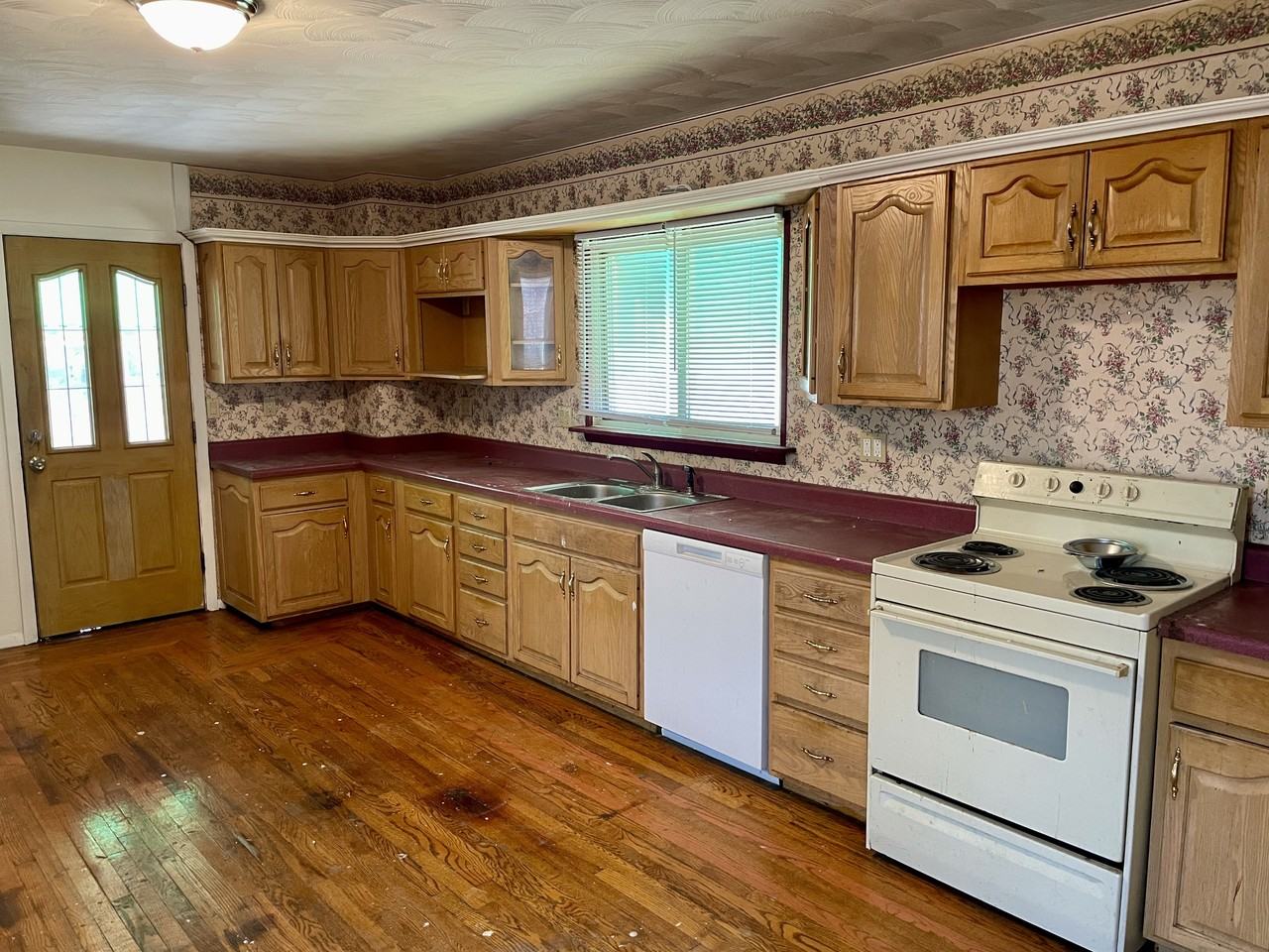 347 Midland Ave #1 - Photo 5 of 17