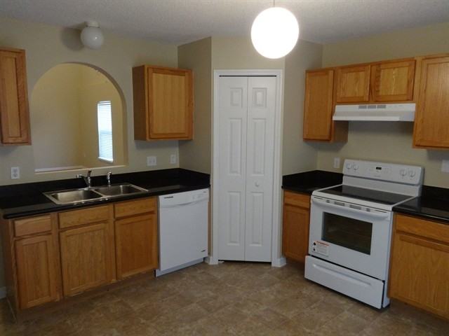 6686 Gentle Oaks Dr W - Photo 3 of 11