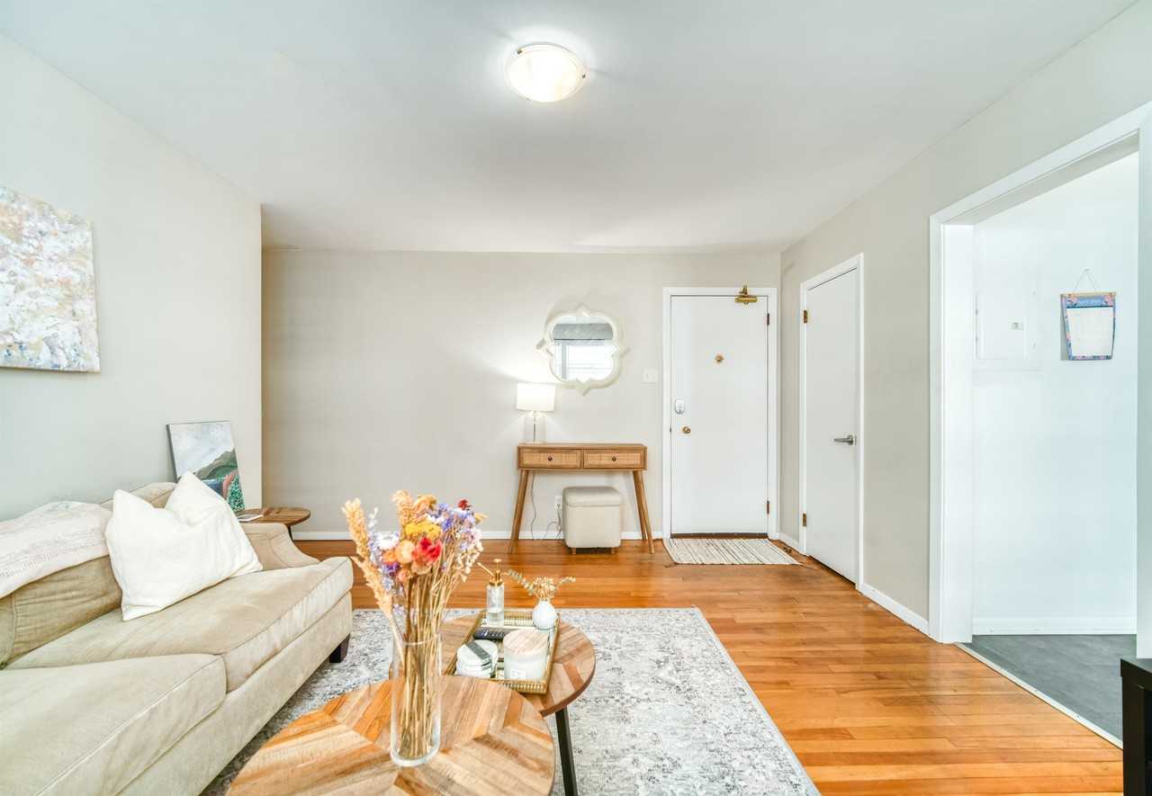 Marlborough - Photo 7 of 35