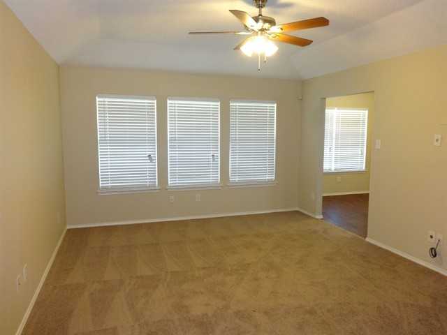 721 Stonebrooke Dr - Photo 3 of 16