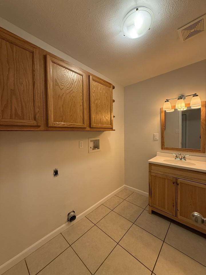 1242 Sanford Dr #1 - Photo 5 of 17