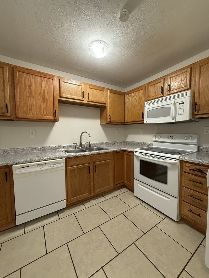 1242 Sanford Dr #1 - Photo 7 of 17