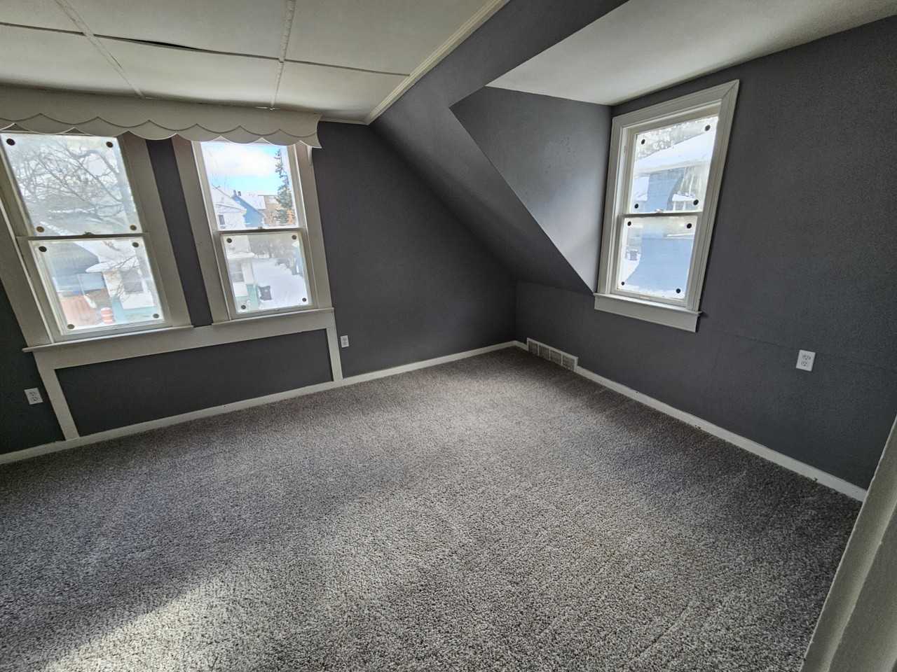 2818 E 127th St #2 - Photo 4 of 17