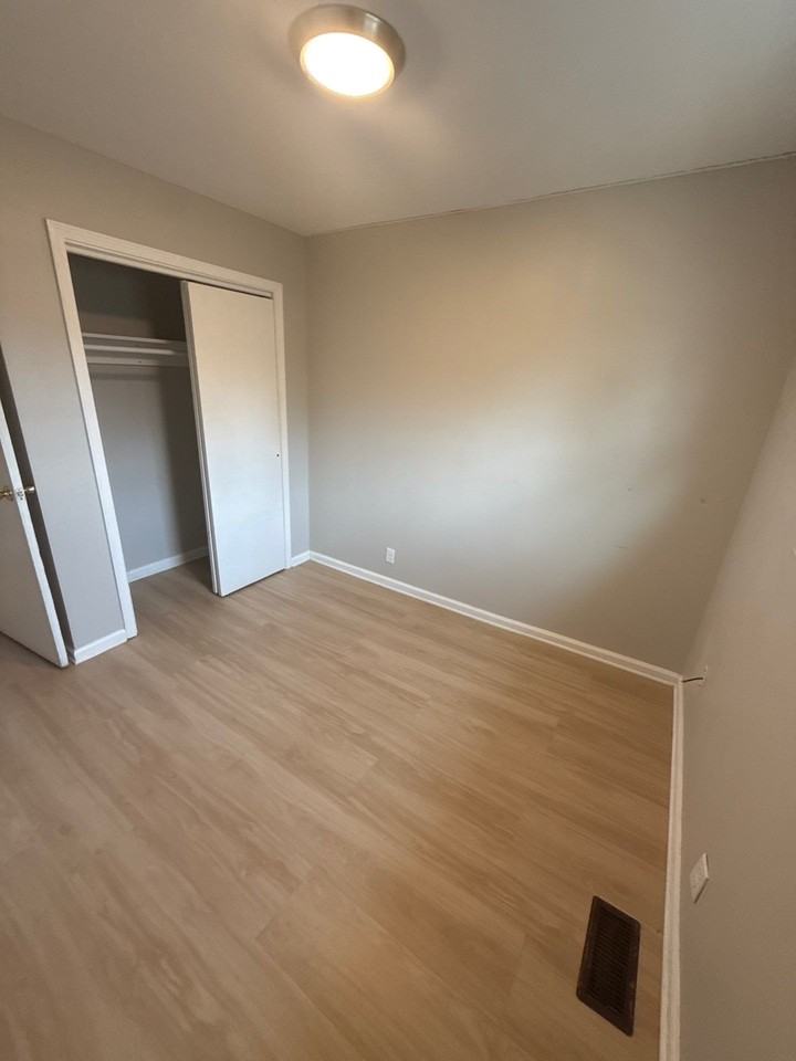 6209 E 12th St #1 - Photo 3 of 14