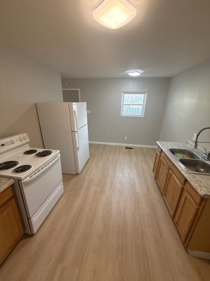 6209 E 12th St #1 - Photo 6 of 14