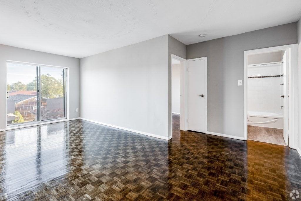 16 Champlain Avenue - Photo 2 of 9