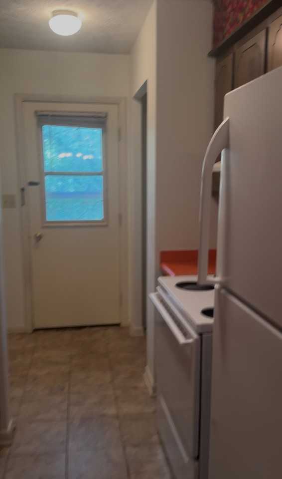 220 Laurel Ave #1F - Photo 7 of 10