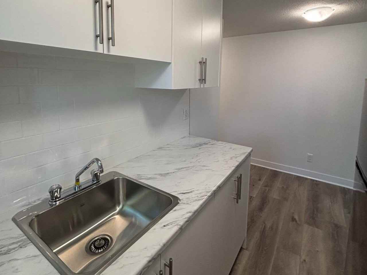 852 Trafalgar - Photo 3 of 9